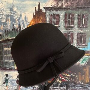 NWT August Accessories 100% Black Wool Molded Cloche Bow Accent Hat One Size